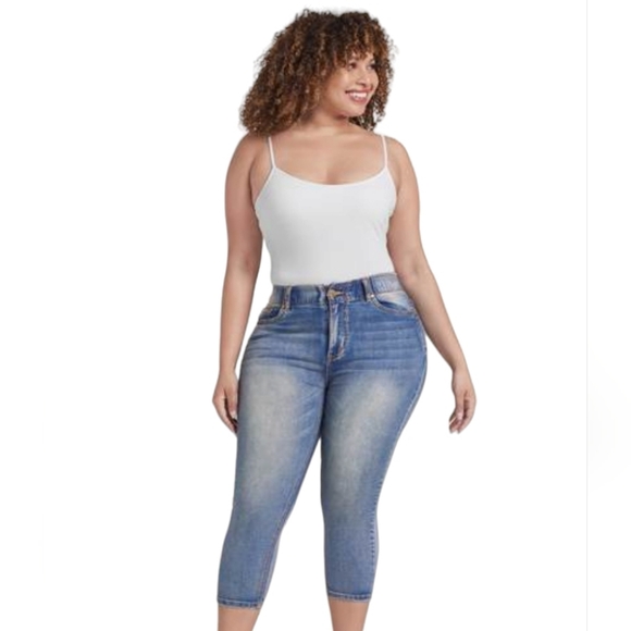 Venus NWT Plus Size Elastic Waistband Jean Capris - Picture 4 of 4